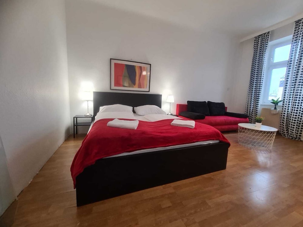 Chic 2BR Apt Downtown Long Stay