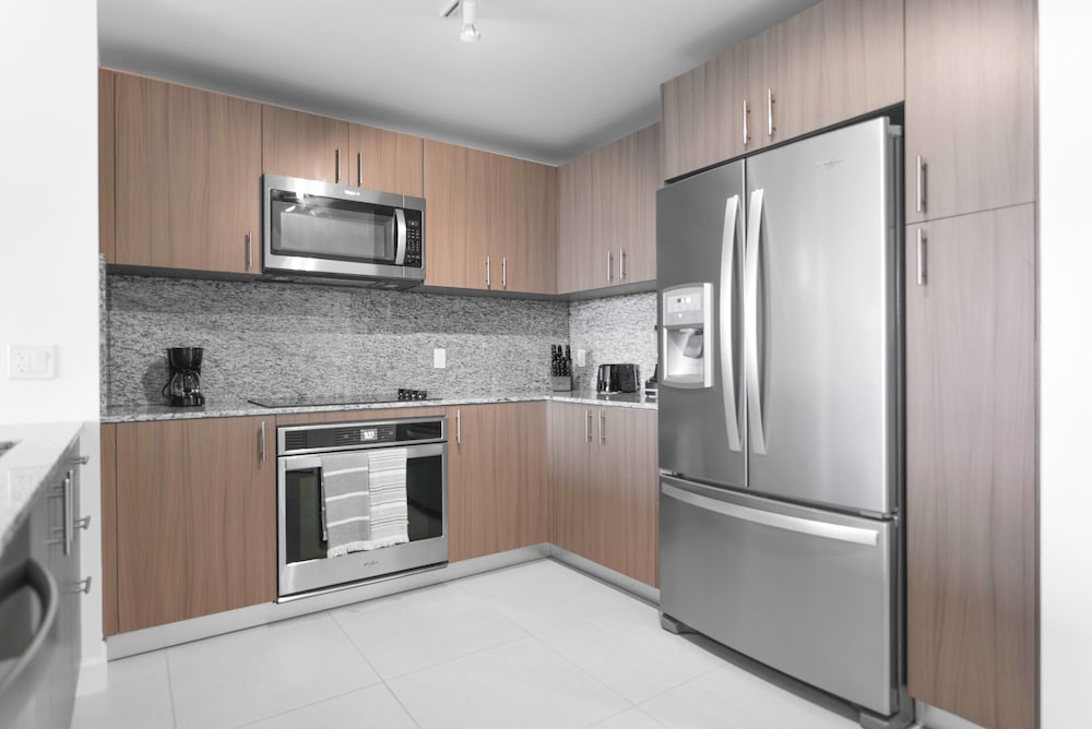Downtown Doral Condo w-Free Parking