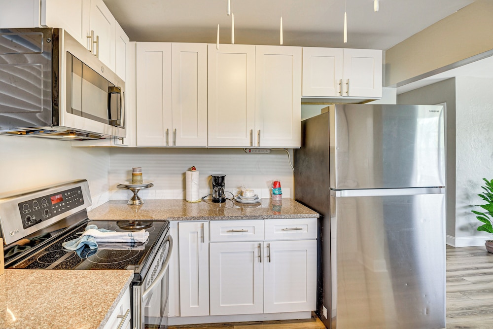 4 Mi to Daytona Boardwalk & Beaches: Cute Cottage