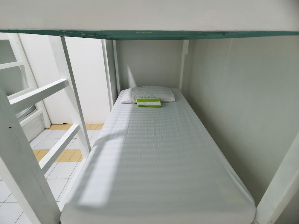 Resort’s Side Hostel near Shangrila