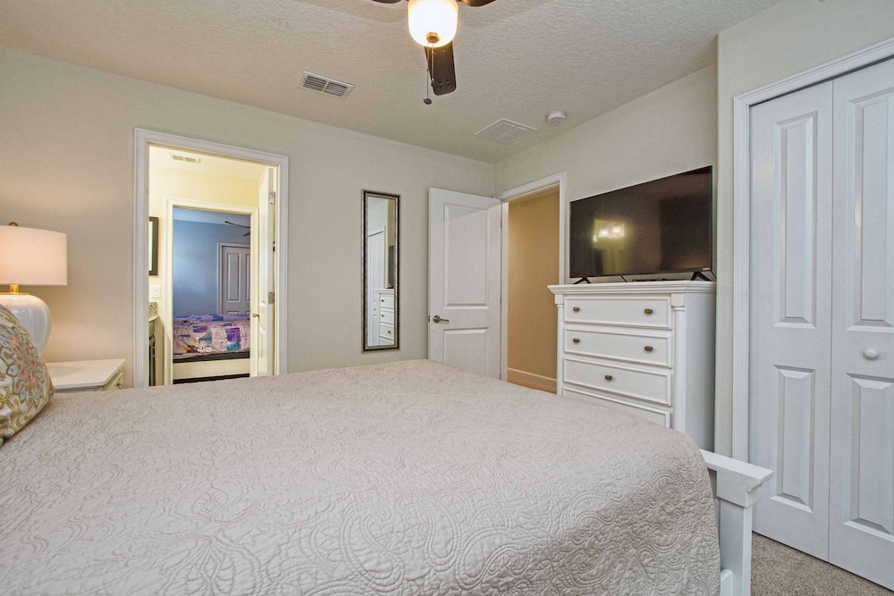 Beautiful Home With Private Pool in Champions Gate