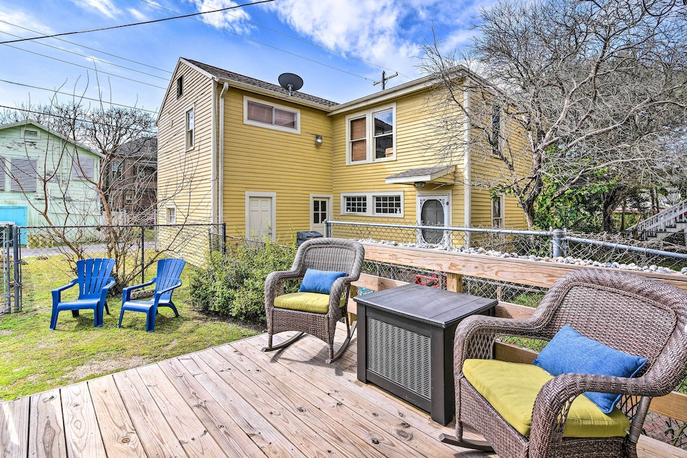 Historic Galveston Hideaway, Walk to the Beach!