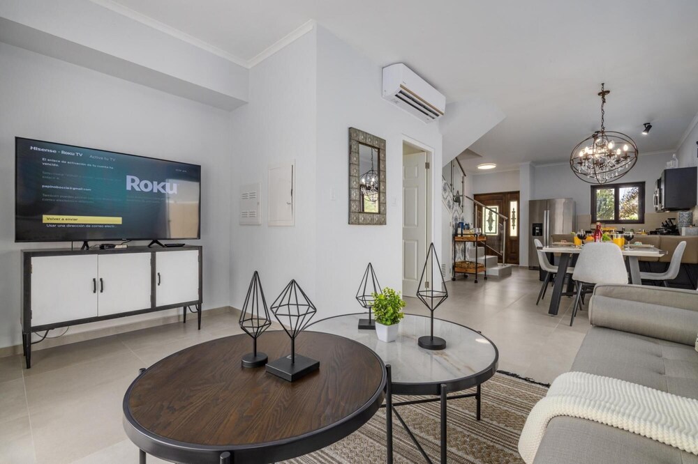 NEW Modern 2 Bedroom Townhome Gold Coast