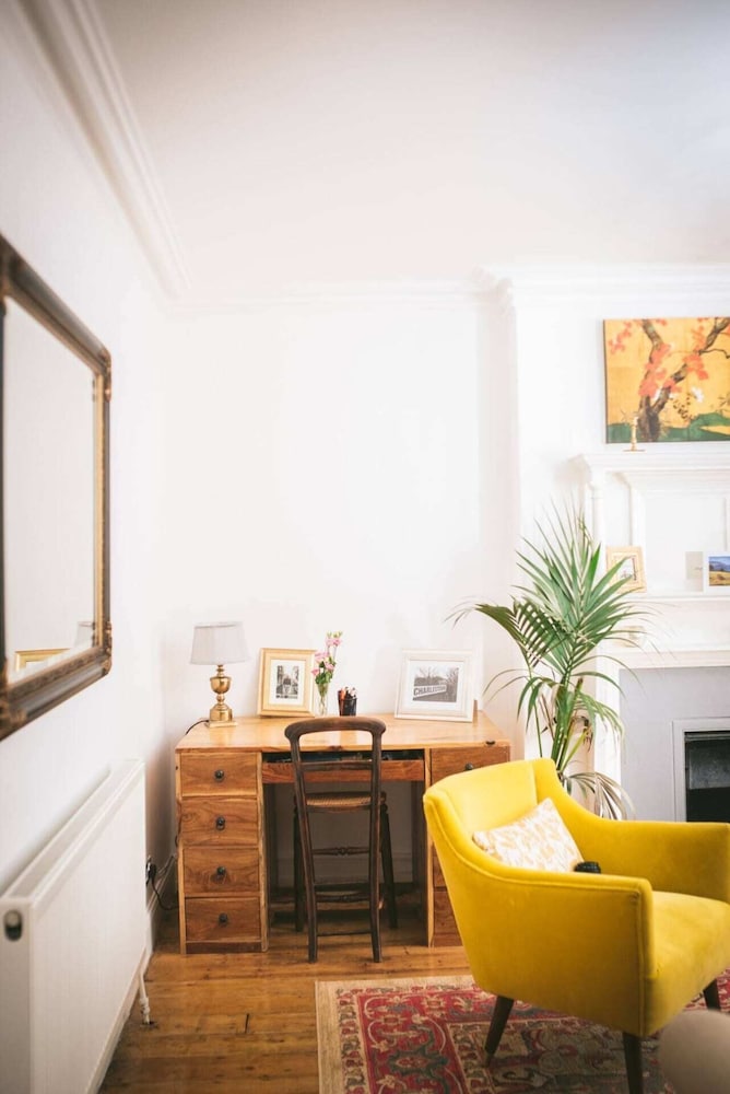Charming 1 Bedroom Flat in Brook Green