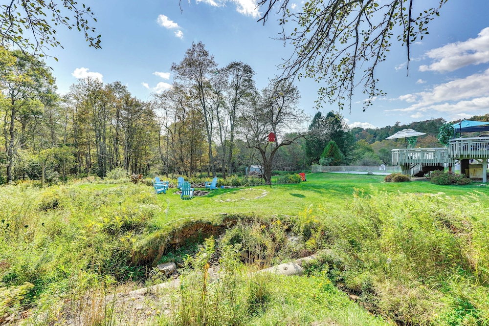 Peaceful 1-acre Parksville Home: Large Deck & Yard