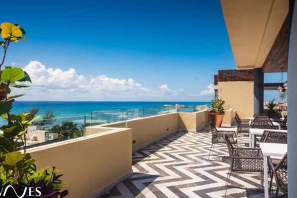 2 Br. With Rooftop Pool and Stunning Ocean View