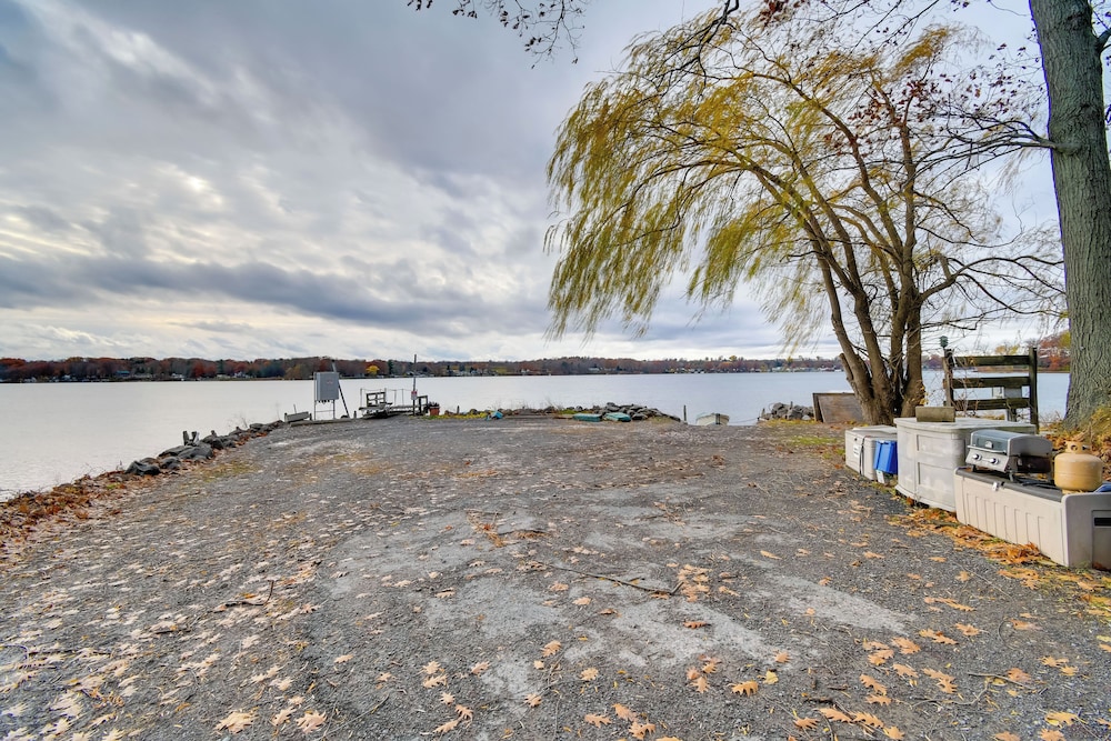 Bayfront Cabin w/ Docks & Access to Lake Ontario!