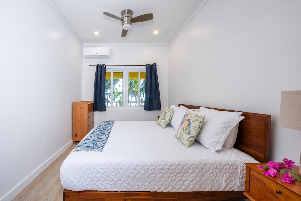 Laughing Bird Studio #7 - Brand New Stylish Apartment, Pool, Bea 1 Bedroom Condo, photo 23