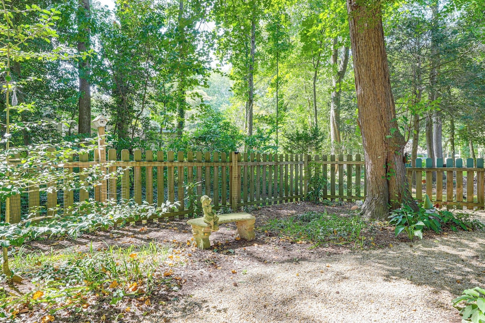 Unique & Artistic Retreat Near Rehoboth Beach!