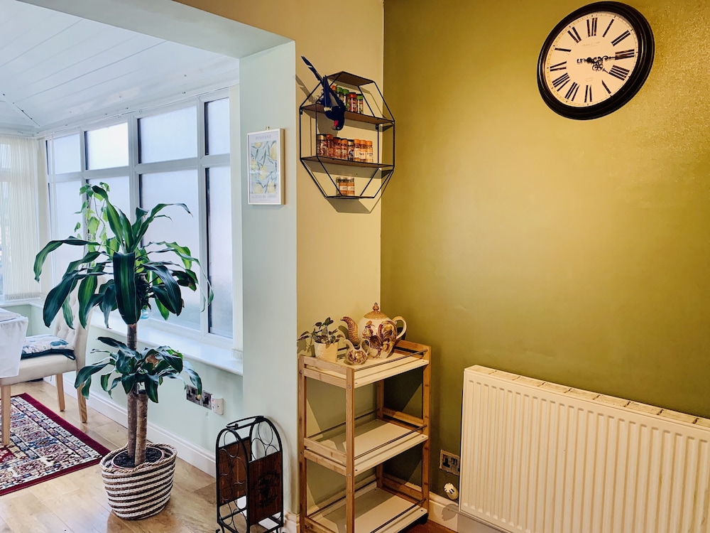 Lovely 2-bed House in Bramley With Field View view 5