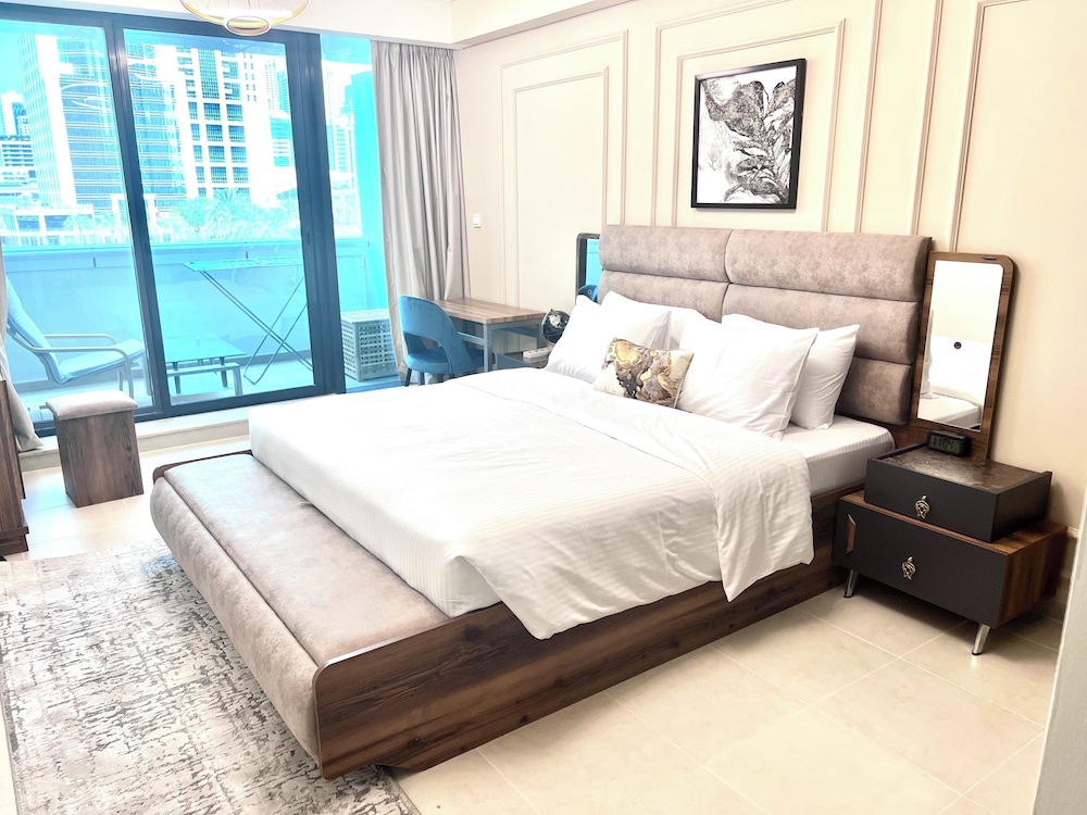 Cosmos Living 1 BR Suite Near Dubai Mari