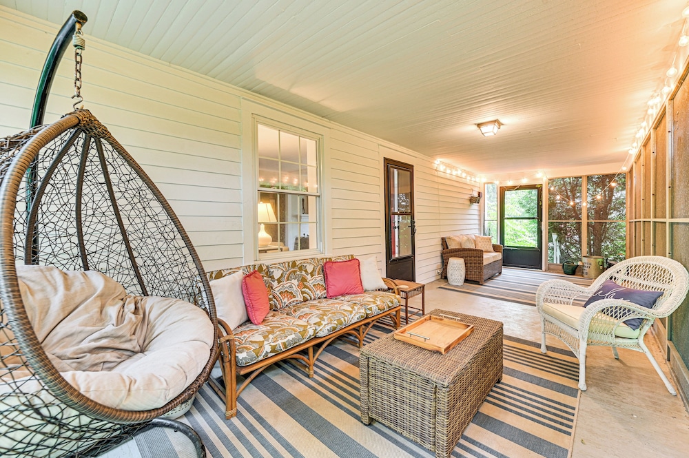 1 Mi to Vineyard: Serene Berkshires Country Escape