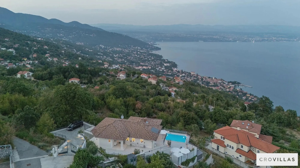 Villa Lauriana Nearby Opatija - Crovillas