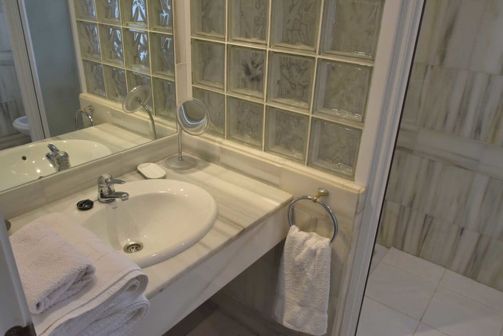 3 Bed Excellent and Quiet Location F-4