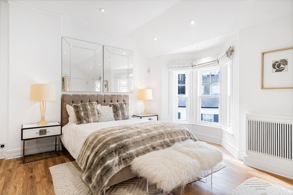 4-bed House Next To Harrods Pont Street Mews
