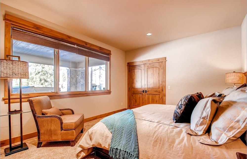 Riverwood 4 Bedroom Home by RedAwning view 4