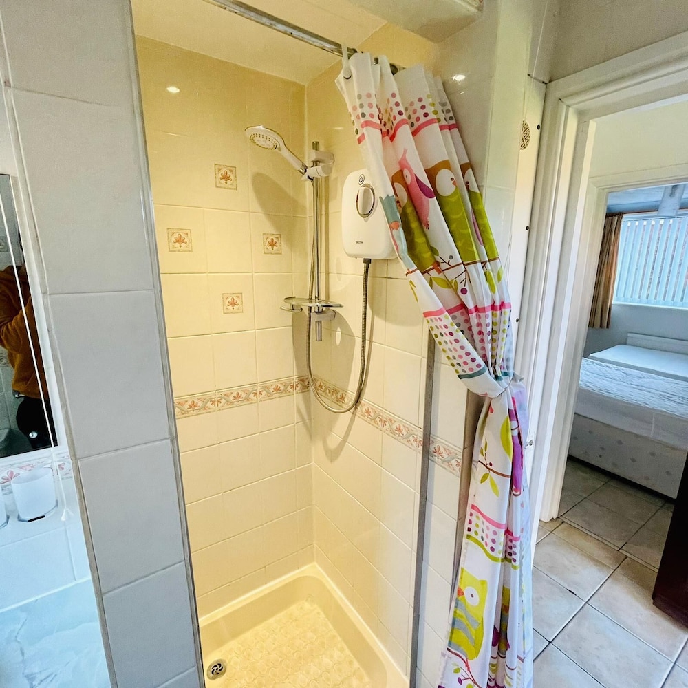 Lyndene Holiday Apartments