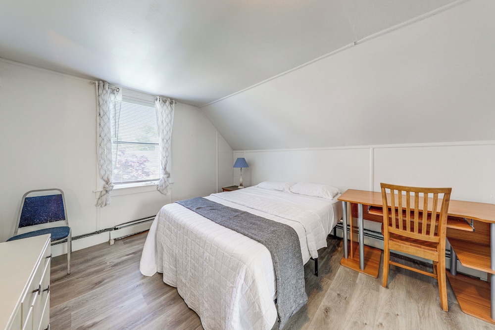 Walk to Pier & Ocean: Apt in Old Orchard Beach!