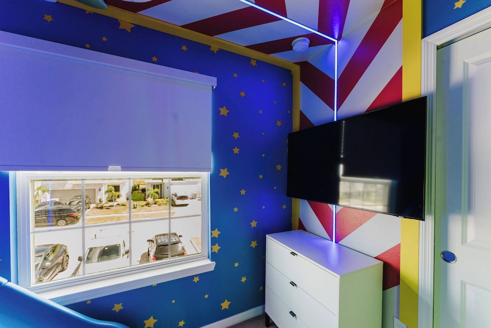 Family 5BR Windsor Island Princess Toy Story Rooms
