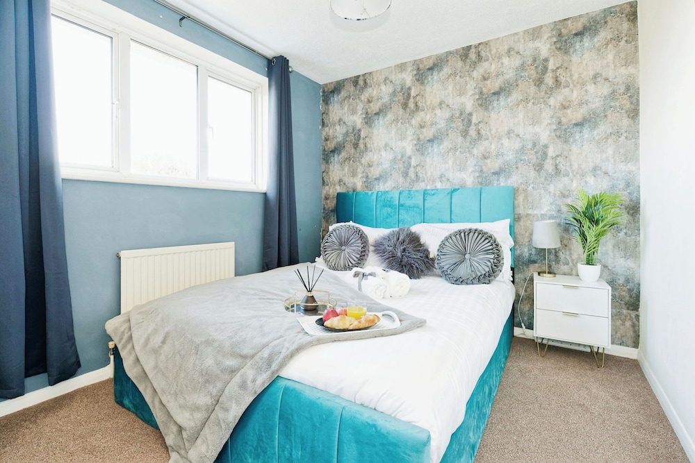 Canterbury Charm, Spacious 4 Bed House