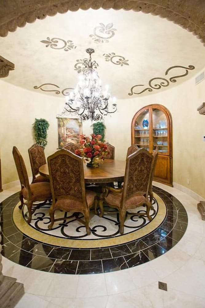 Bella Estate By Signature Vacation Rentals
