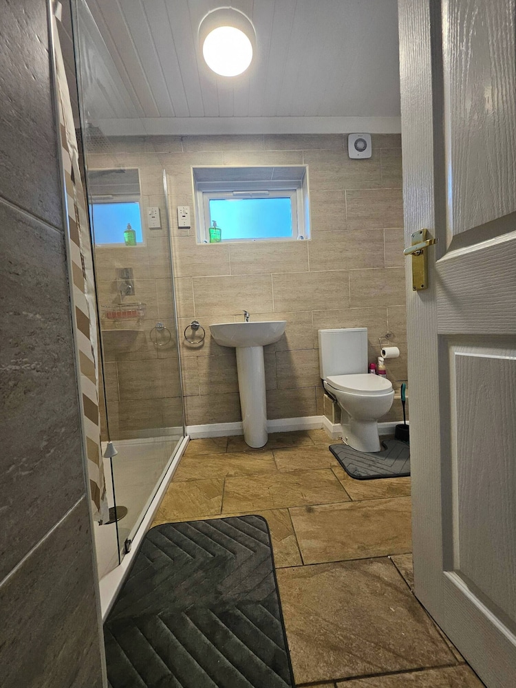 Egremont 2-br Flat With Free Parking & Wi-fi