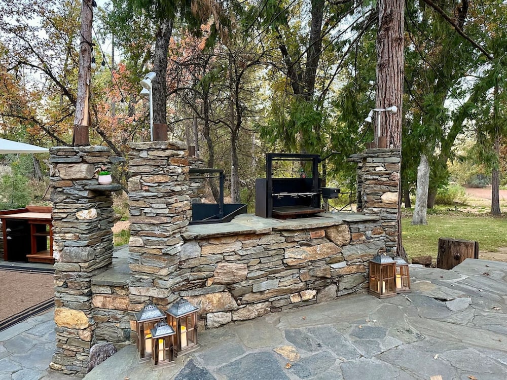 Luxury Casa Oso Retreat 2houses Hottub BBQ 43acres