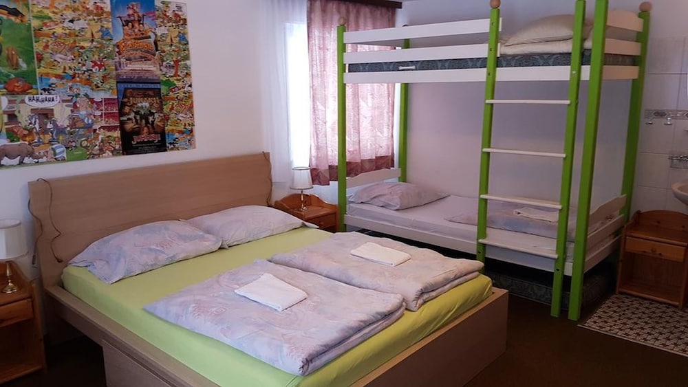 Holiday Cottage Laerchenheim view 4