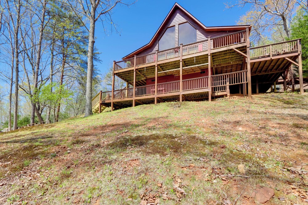 5 Mi to Cherokee Lake: Pet-friendly Cabin w/ Deck!