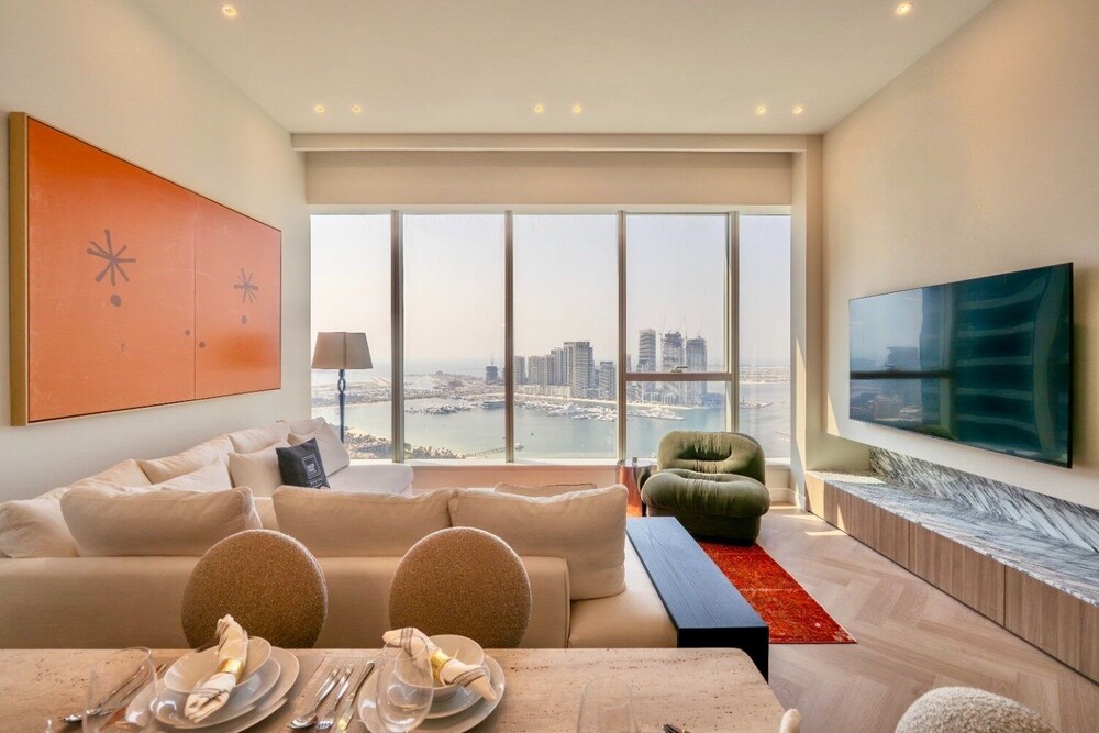 Maison Privee - High-Floor Haven with Open Sea Views on Palm Entry
