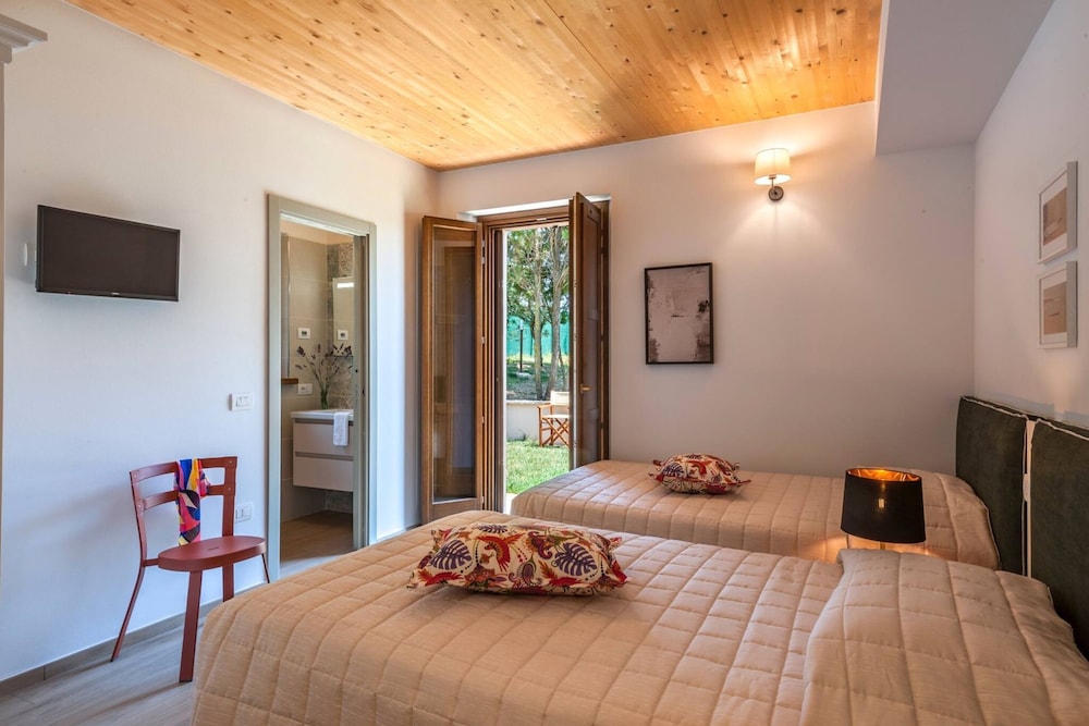 I Gelsi 12 2 by Marche Holiday Villas