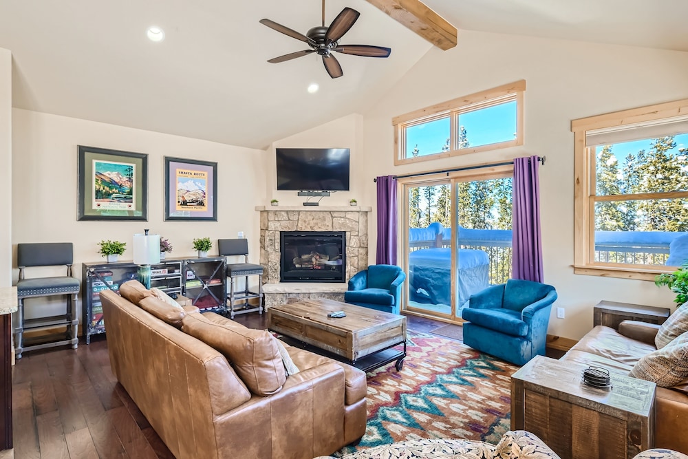 Maggie Point 3 Bedroom Townhouse by RedAwning view 3