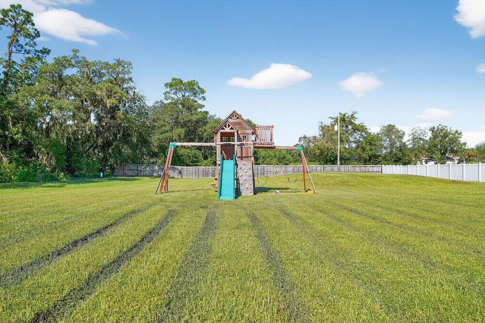 Floridays Manor 4 Bedroom Home