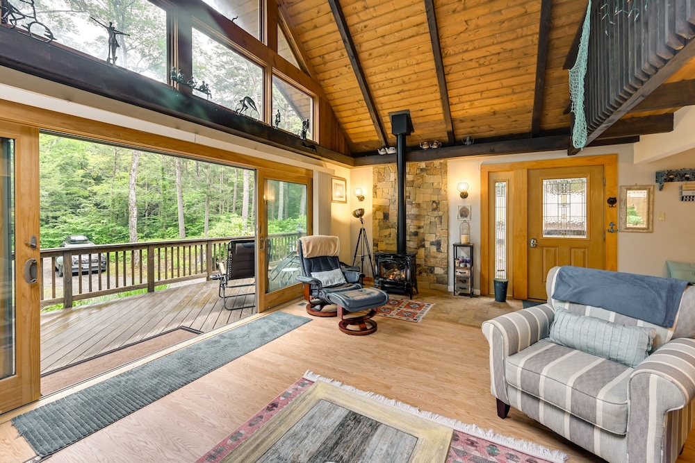 Tolland Cabin w/ Private Hot Tub & Grill!