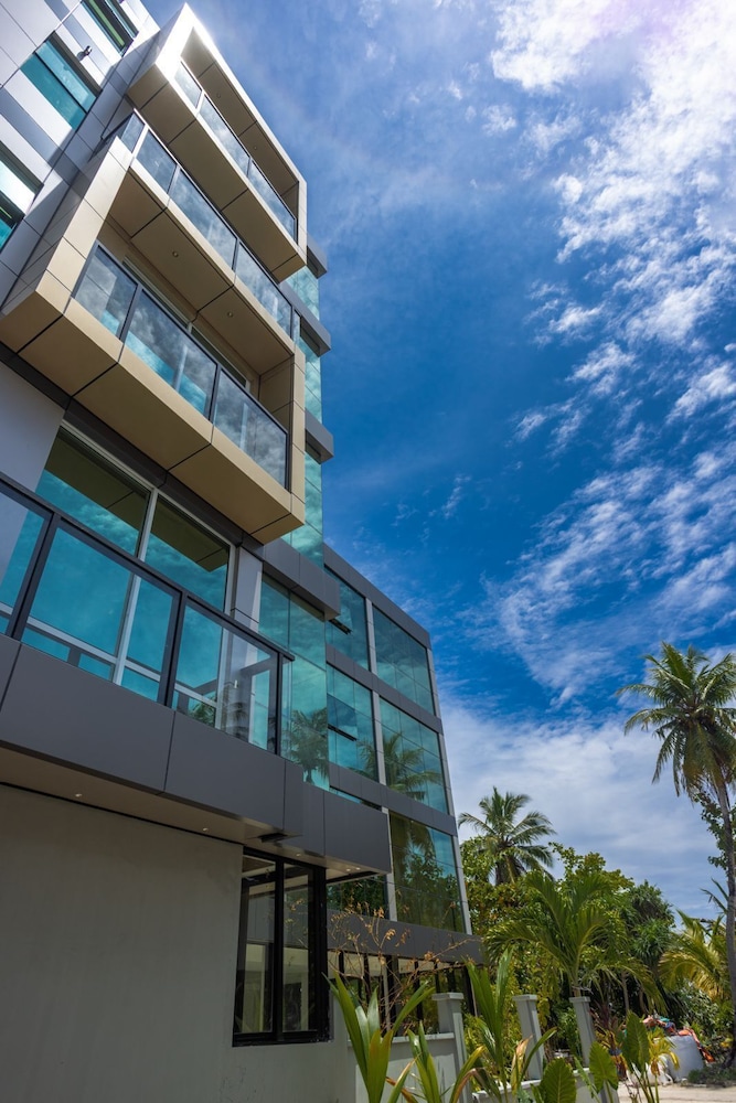 Aqua Luna Dhangethi