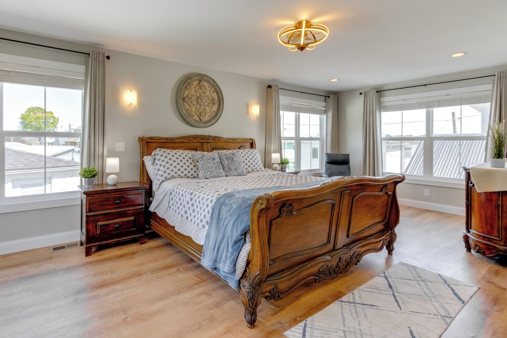 Steps to Buckeye Lake: Family-friendly Home