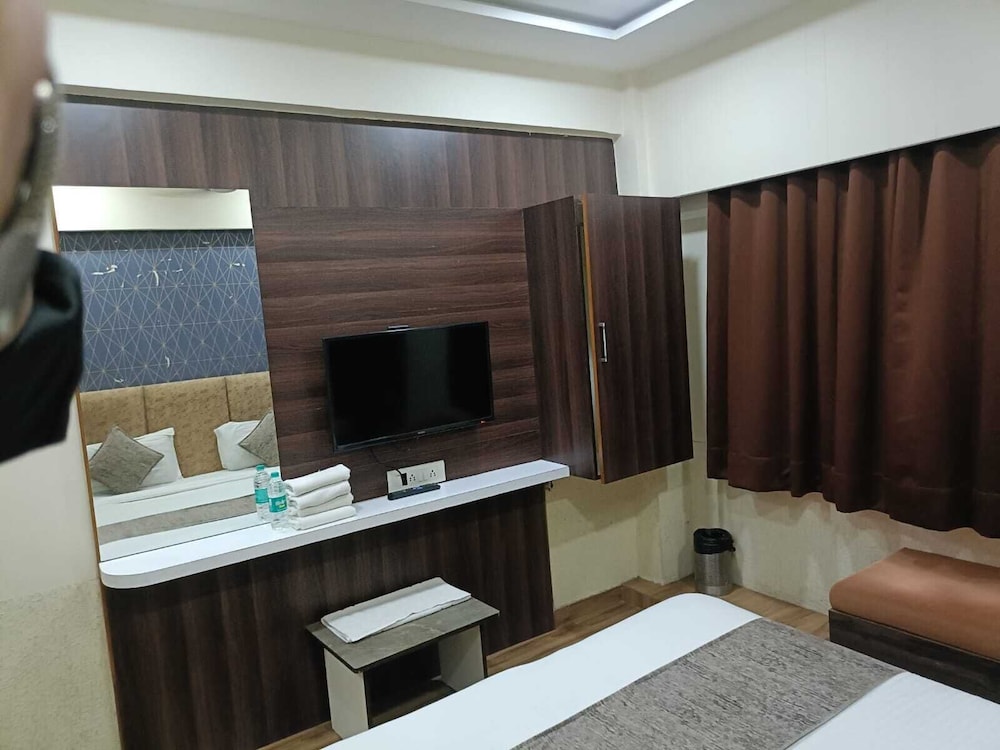 HOTEL RJ RESIDENCY C.G.ROAD