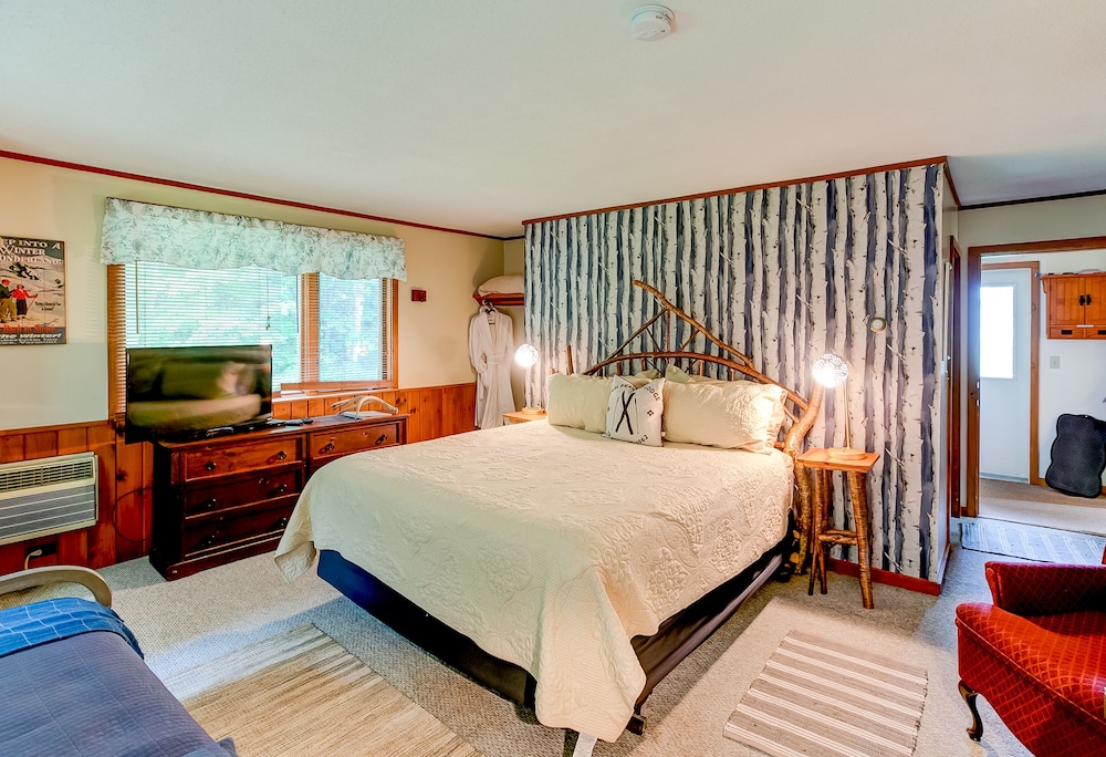 Timberholm Inn