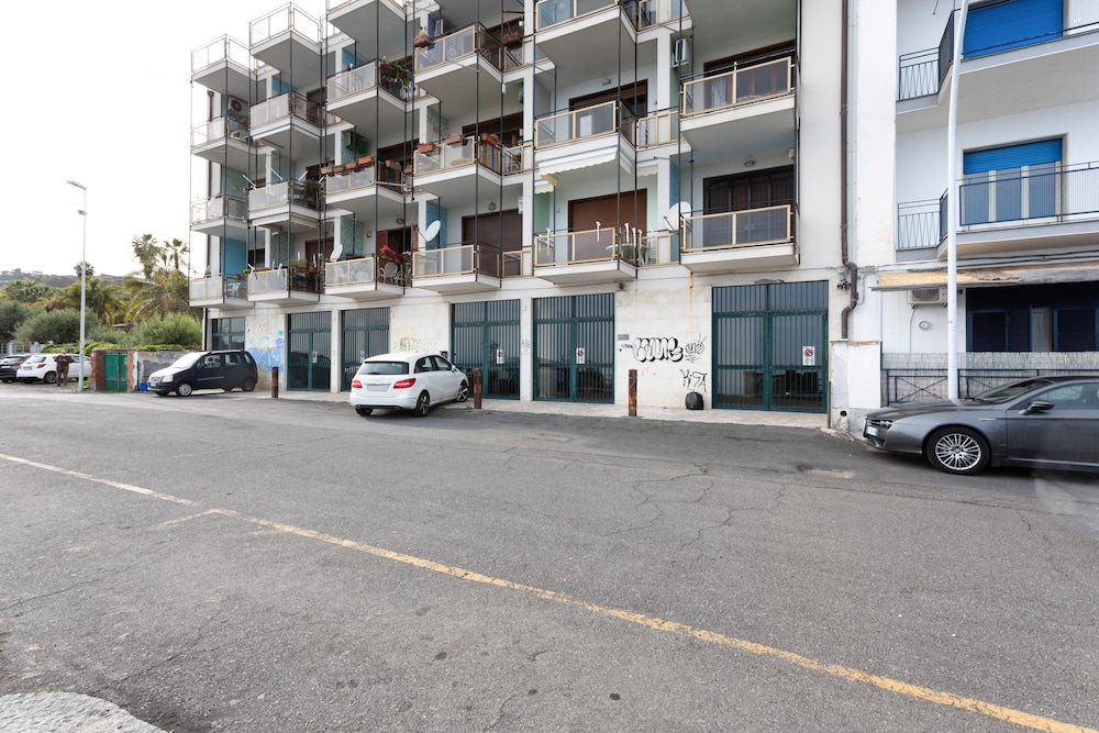 Aci Castello Vacations - Lungomare Ciclopi Apartments With Balconies And Parking - Property Image 4
