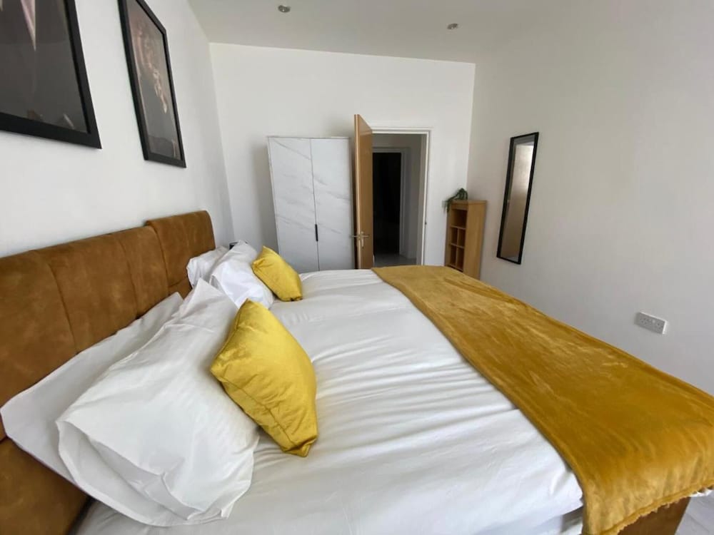 Beautiful 1-bed Apartment in Walton on the Naze view 3