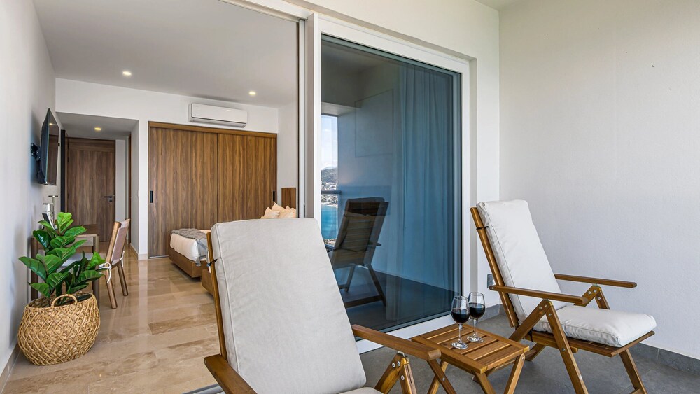 4BR Luxury Penthouse with Ocean Views