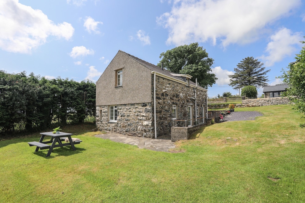 Bwthyn Derwin Fawr