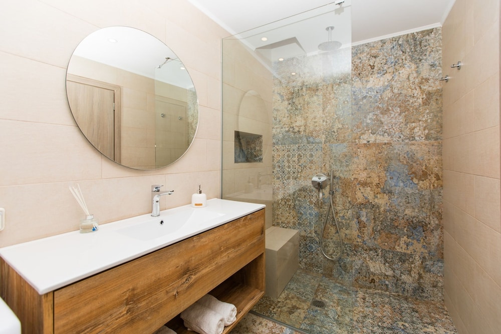 Ekaterini Luxury House