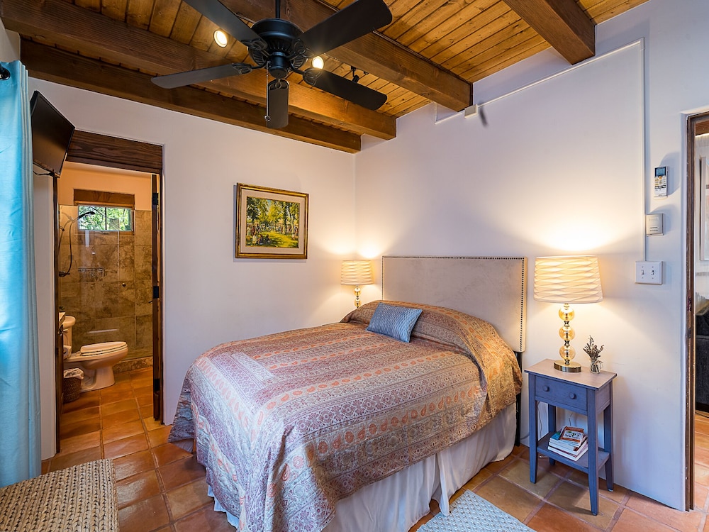 Deseo de Santa Fe by Kokopelli Property Management view 3