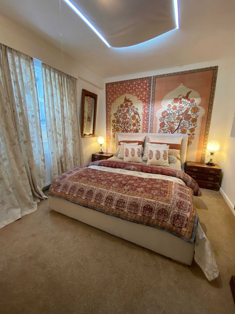 Beautifully Curated 2BD Flat Tyburnia, London!