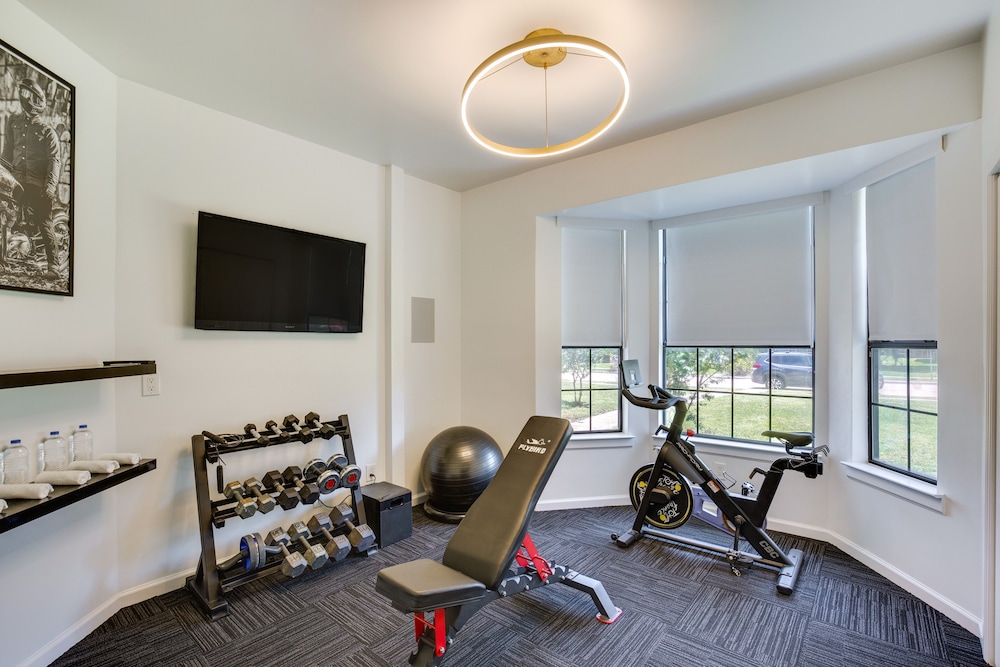 Modern Mesquite Vacation Rental w/ Private Gym! view 4