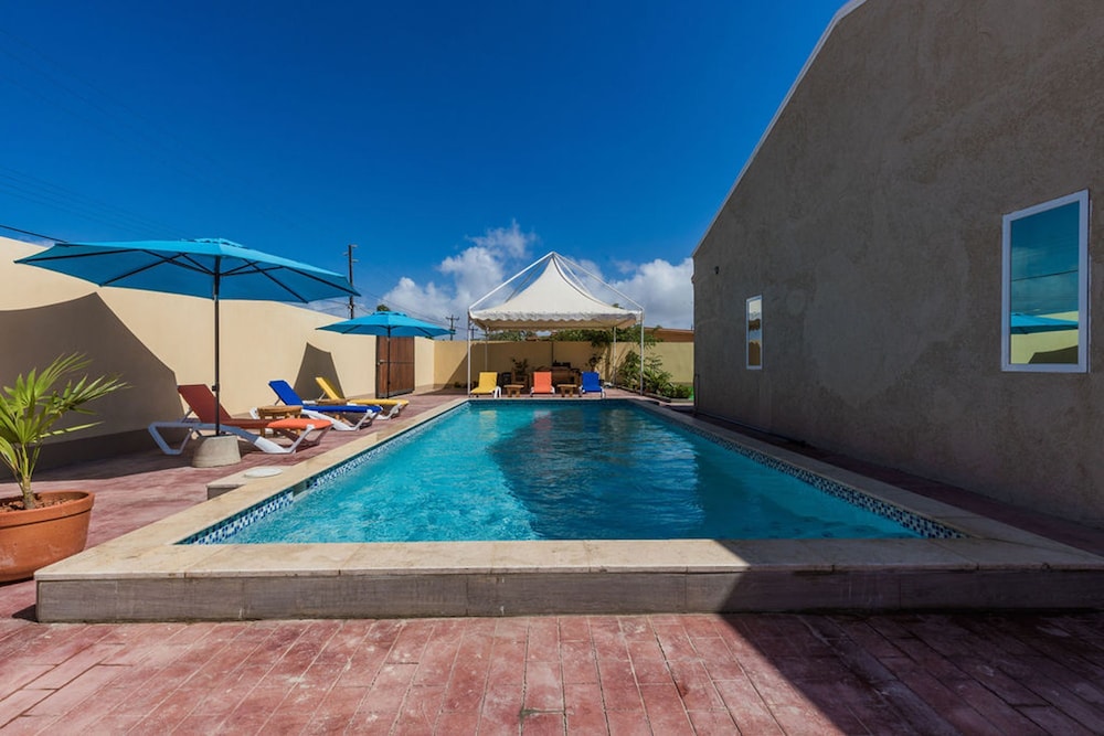 Rooi Santo Studio w King Size Bed Pool