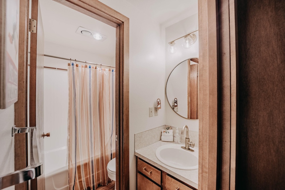 Condo 91sw With a River View and Close to Community Amenities