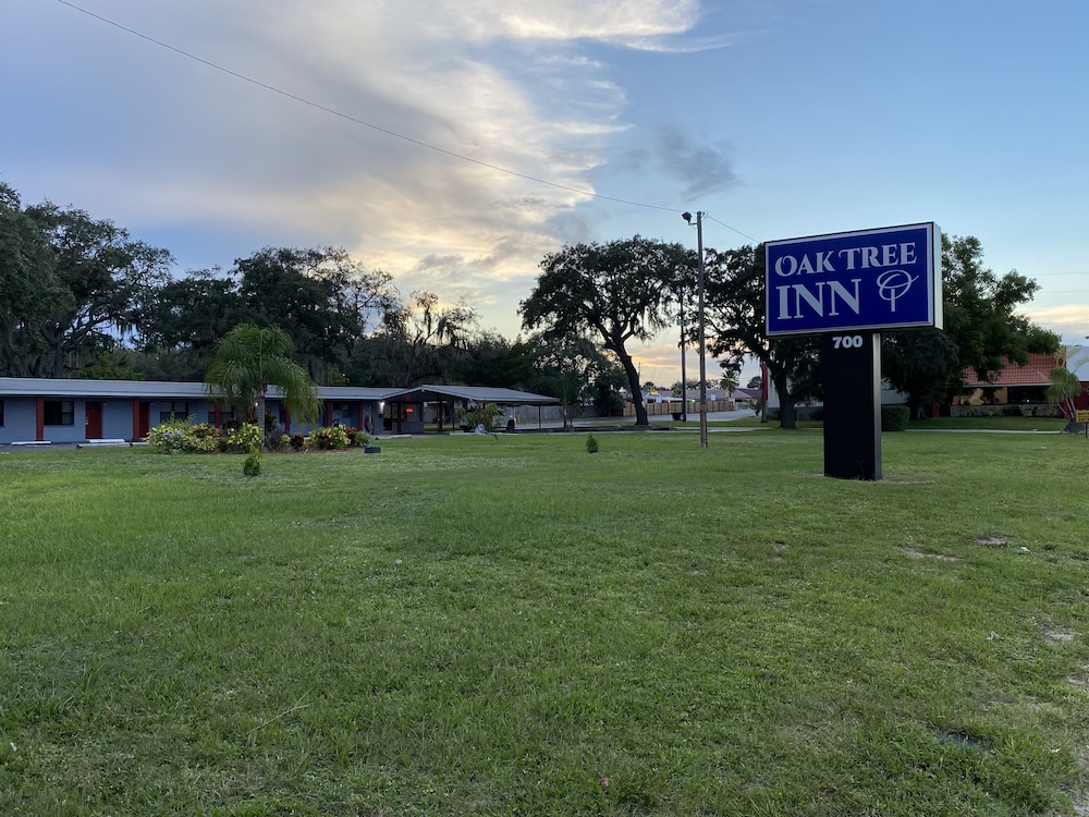 Sebring Vacations - Oak Tree Inn - Property Image 1