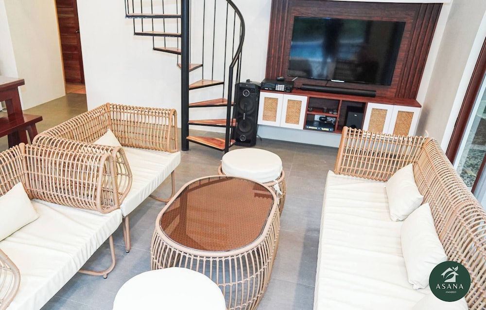 Modern Tropical 2BR Villa & Pool Retreat in Amadeo